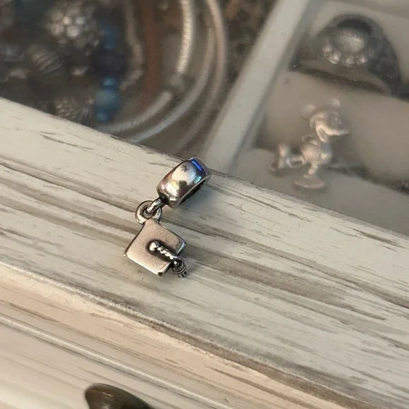 Authentic Retired Pandora Silver Graduation Hat Charm 790270 - Picture 2 of 5